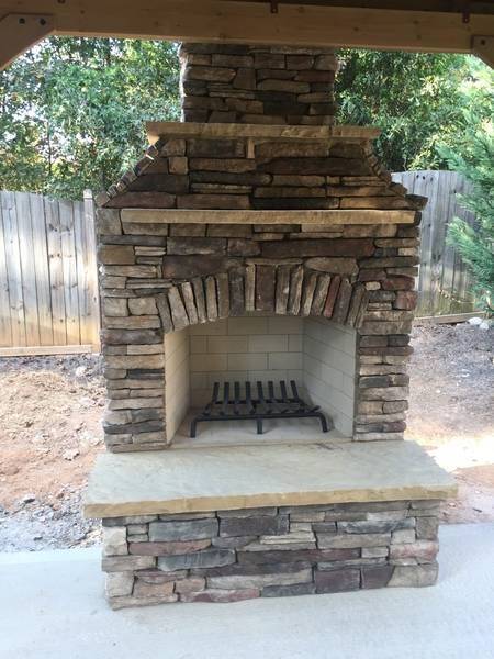 Outdoor Fireplace with Bucks County Southern Ledgestone (1)